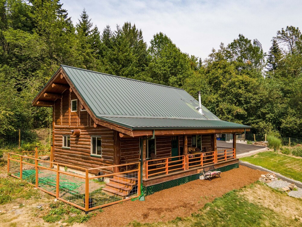 The Log Cabin 2 Bedroom Home by RedAwning view 5