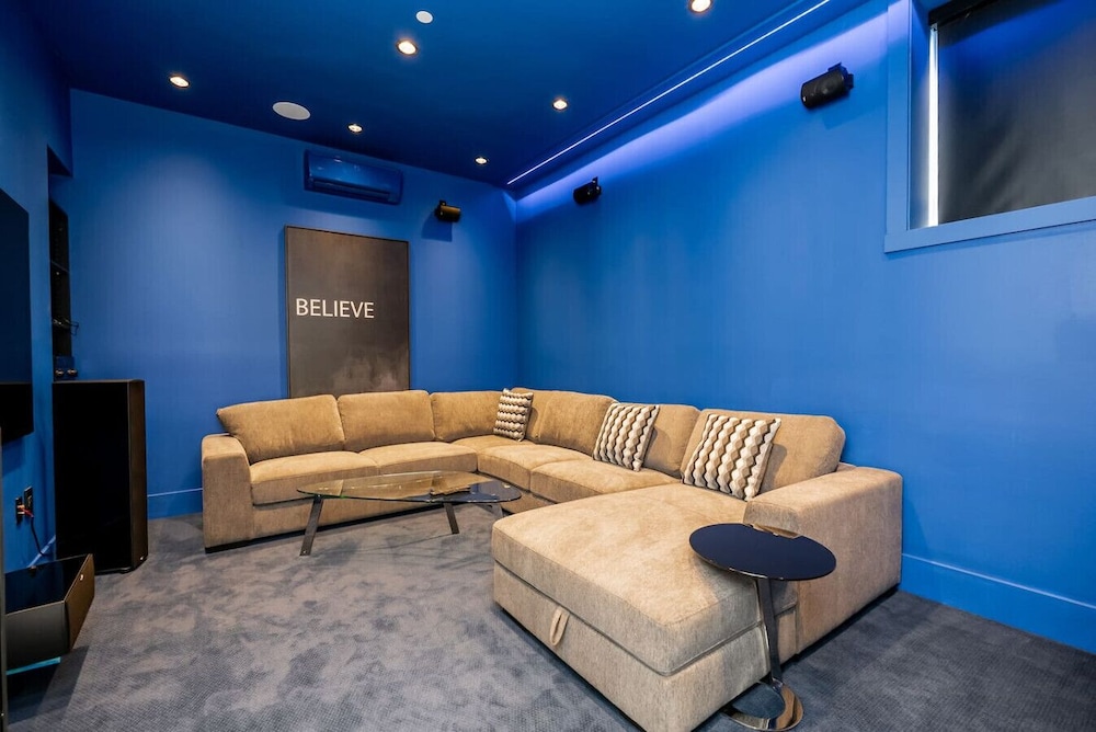 Centrally-located Luxury Home With Views Cinema