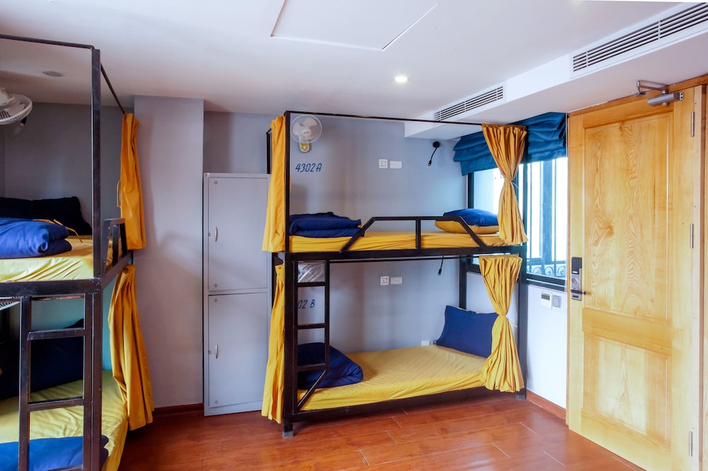 RedDoorz Hostel @ Signature Inn