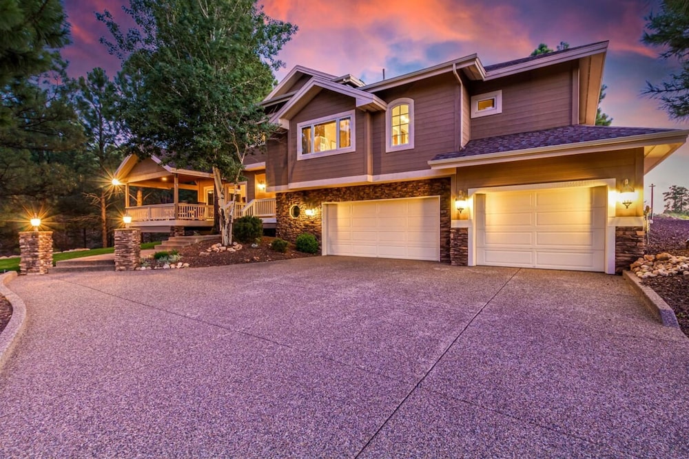 Amberwood Estate w 5 Showers Spa Mtn Views