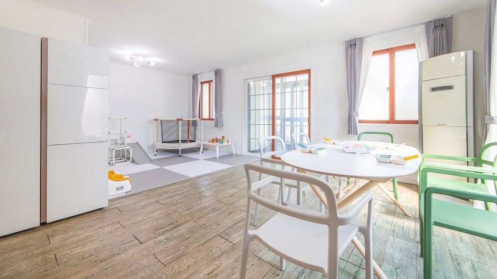 Ganghwa Hi Mom Kids Spa Pension Yellow