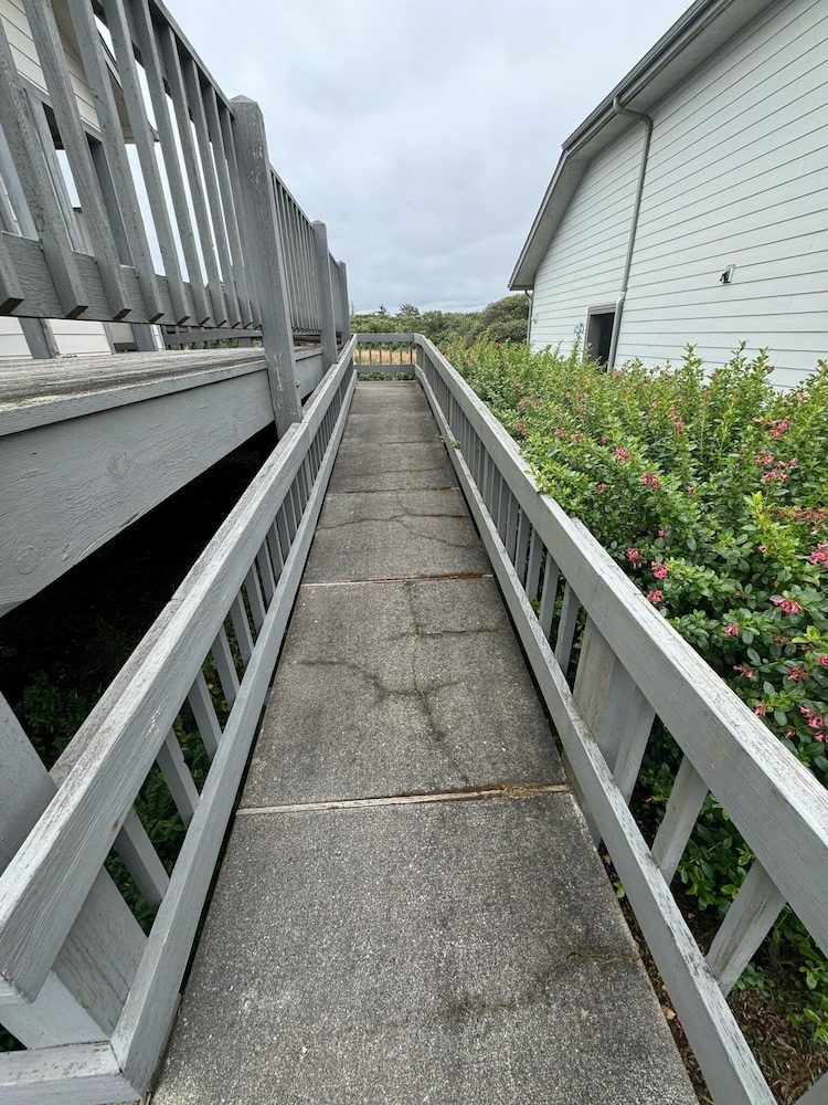 Sunset Oceanfront Lodging