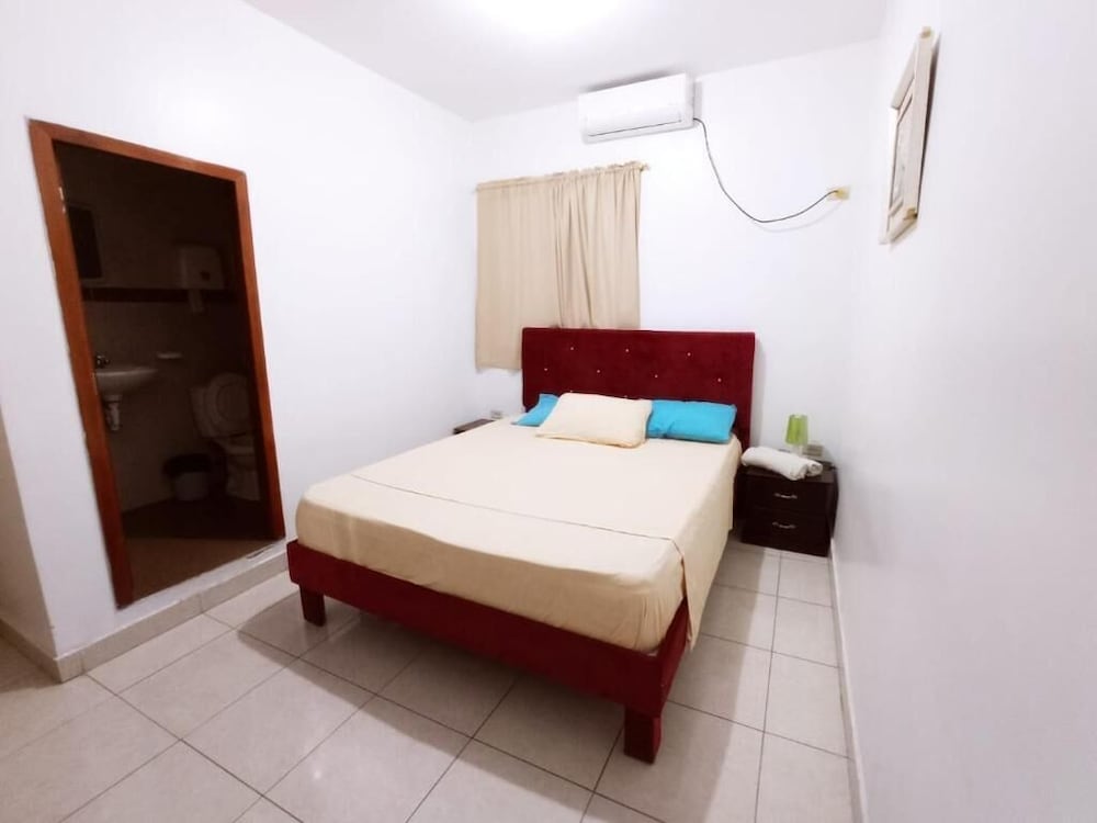 Hotel Hostal El Naufrago - Image 1