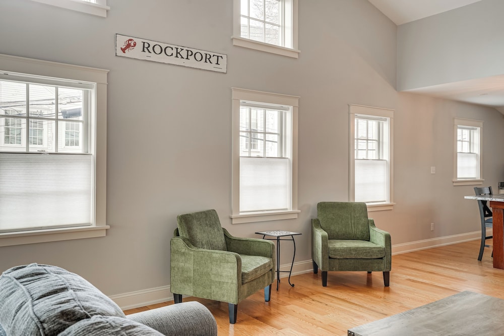 Walk to Front Beach: Dtwn Rockport Retreat!