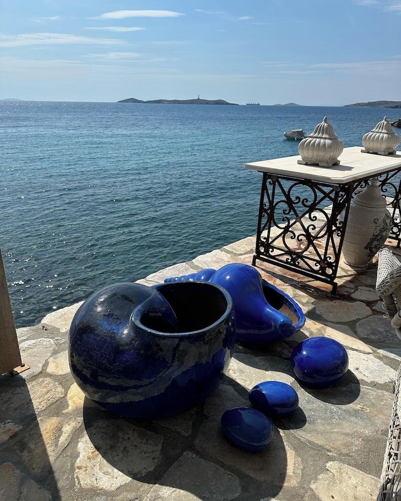 Seaside Neoclassical Property in Vaporia Ermoupoli