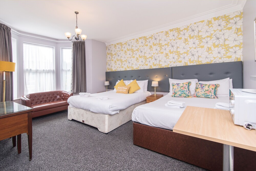The Linden Leaf Rooms - Classy Studios