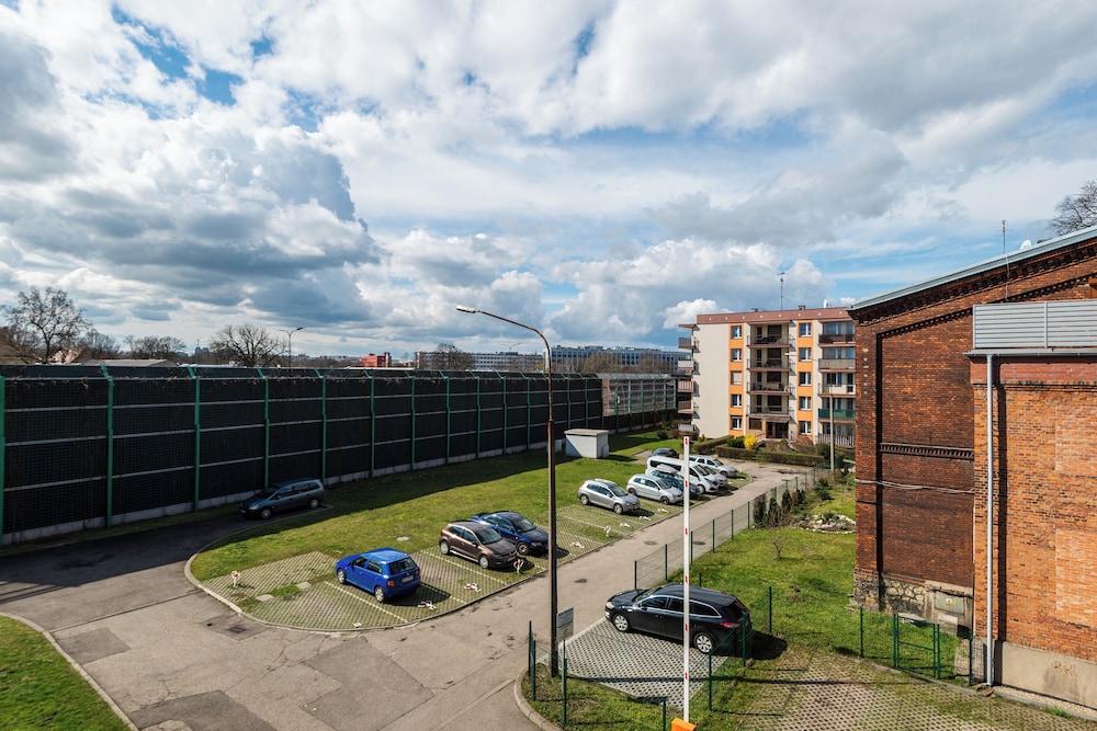 Friends - by Kairos Apartments