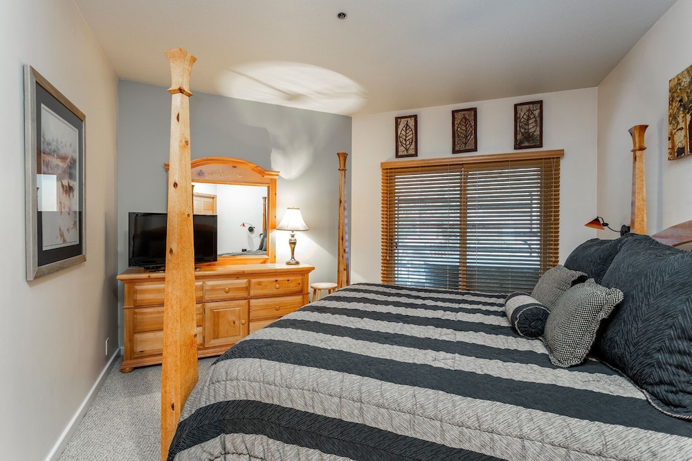 Courchevel at Deer Valley Resort - One Bedroom Condo with Hot Tub # C202 1 Condo