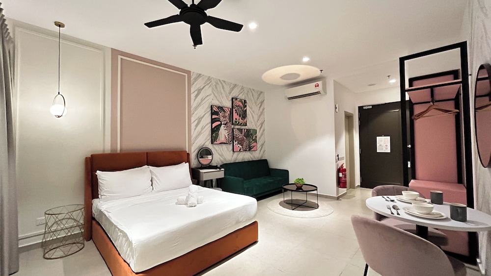 The Paxtonz by Manhattan Group