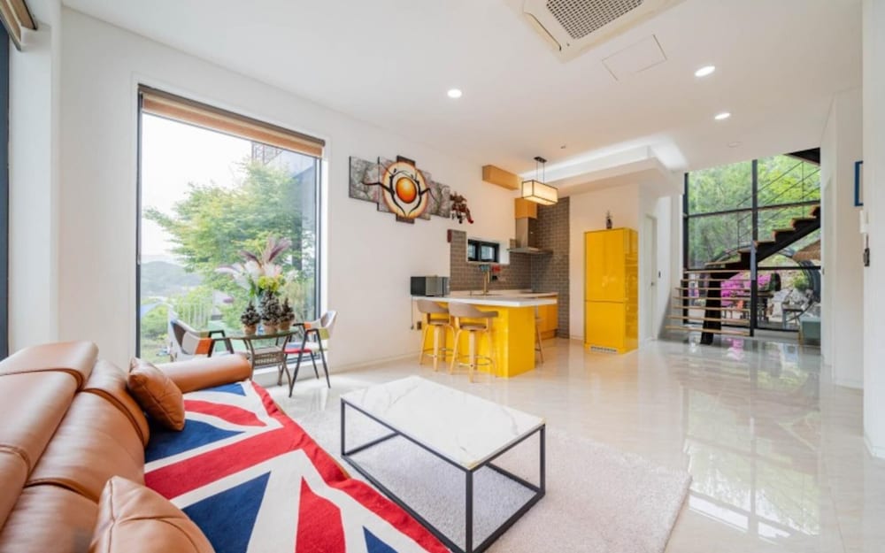 Gapyeong Blue L Pool Villa view 3