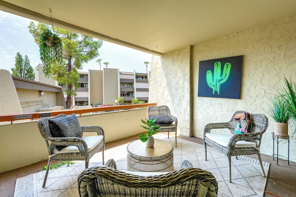 Walkable Old Town Scottsdale Condo: Pool & Hot Tub