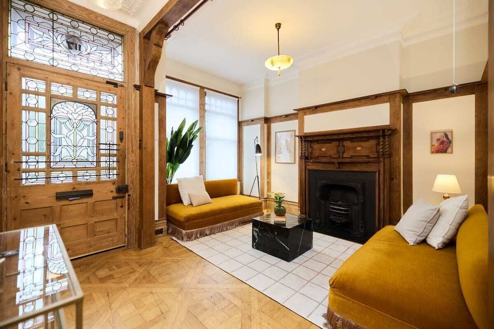 The Rosebery Retreat - Inviting 4bdr With Garden