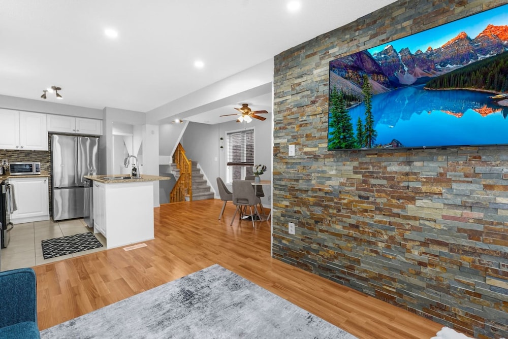 Chic 2BR House Newly Renovated Central Spot
