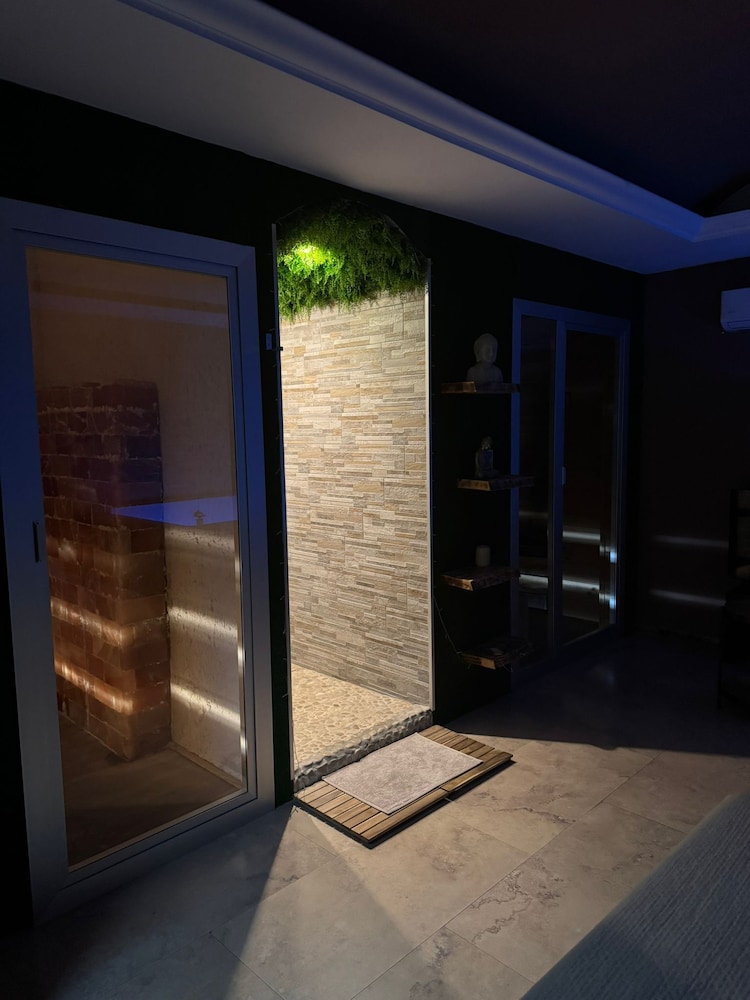 Royalty room spa
