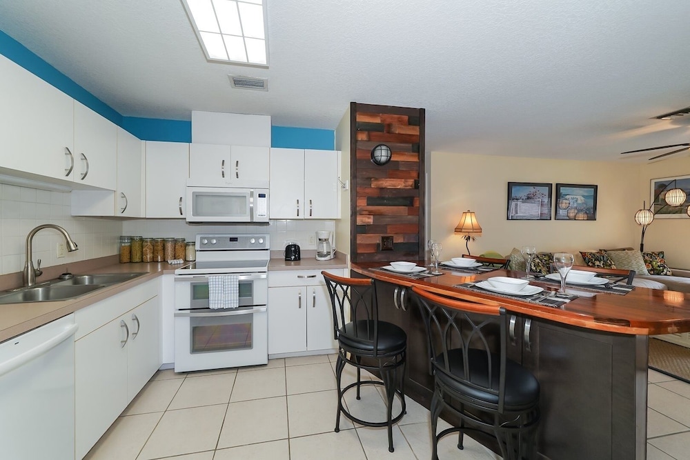 Latitude Adjustment 2 Bedroom Bungalow by RedAwning
