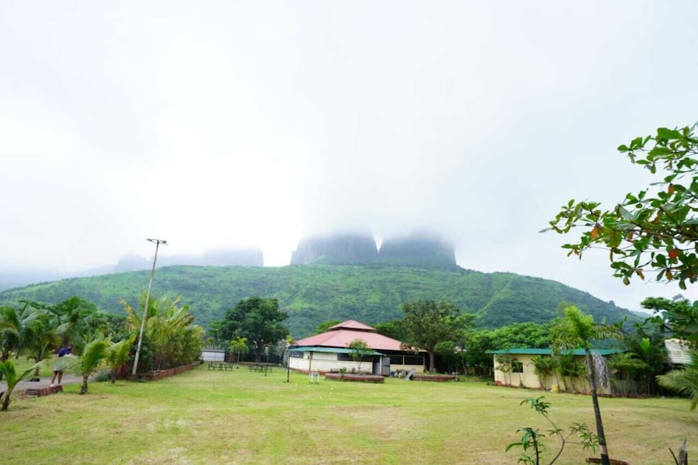 Twin Mountain Resort