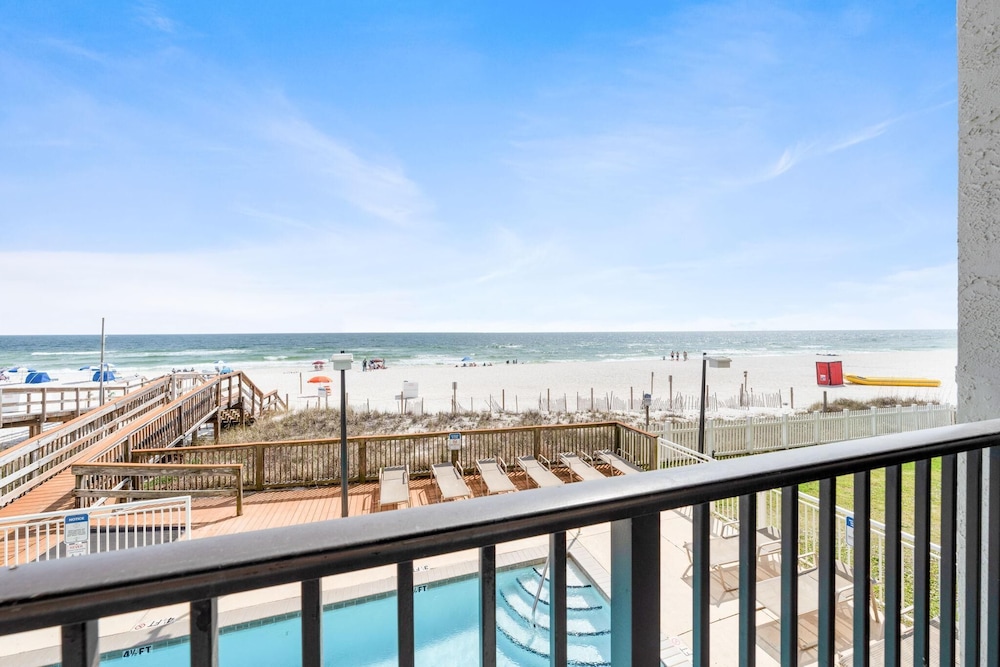 Ocean Breeze East 201