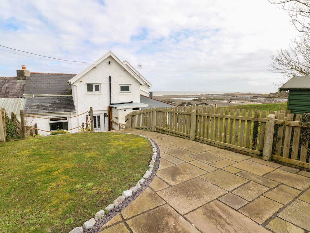 1 Salt Cottage