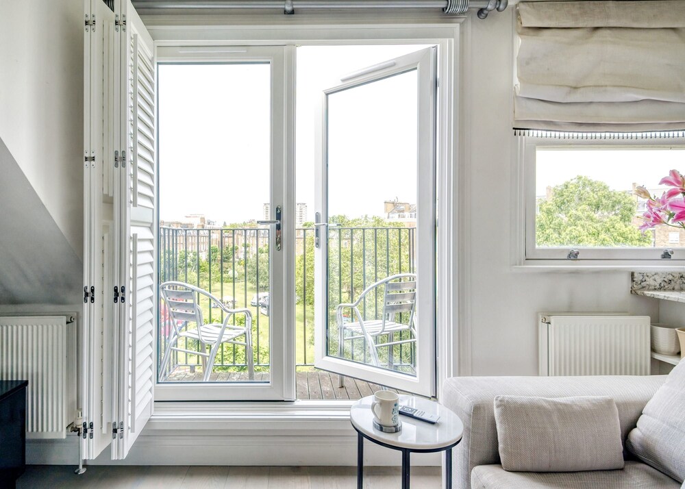 The Luxury Treehouse - One bed Little Venice - by Out of Office Lifestyle