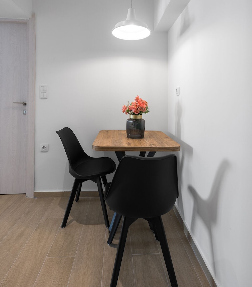Venus, Nilie Hospitality MGMT