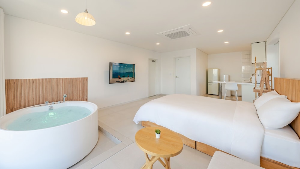 Donghae Badadam Ocean View Spa Pool Vill