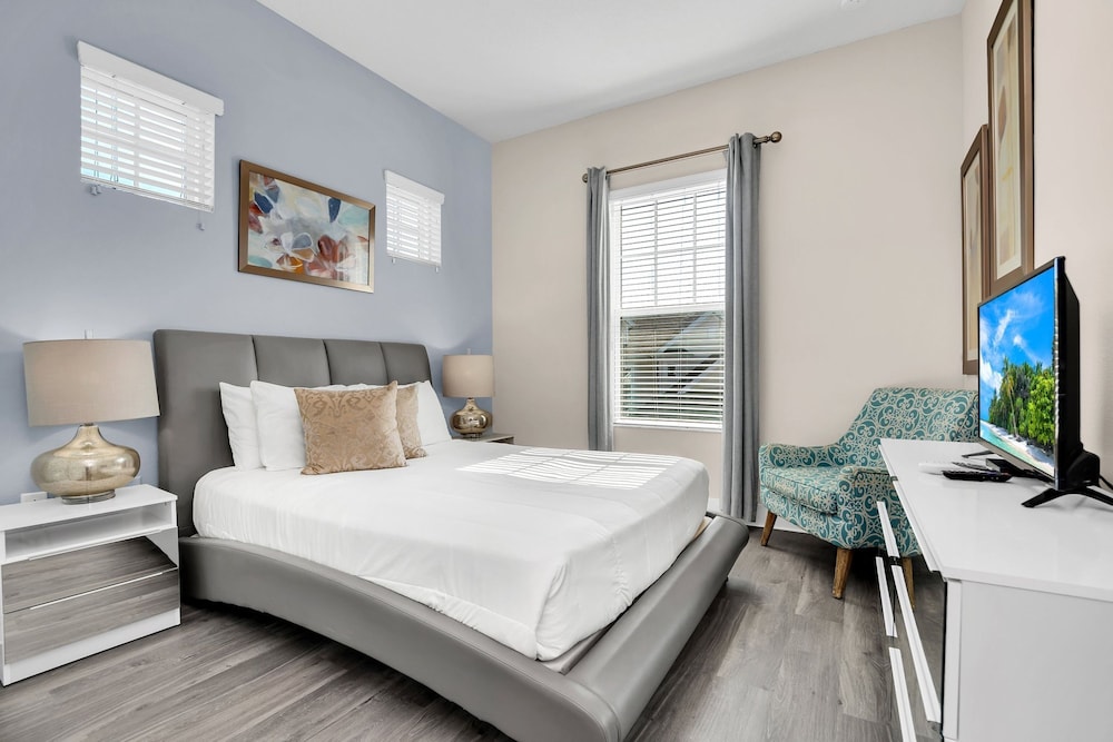 5 BR 6 BA Villa 5min Disneyworld Hot Tub BBQ