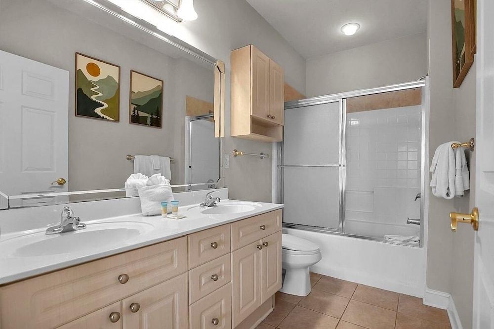 Magnolia Pointe Luster Leaf 4890-301 3 Bedroom Condo
