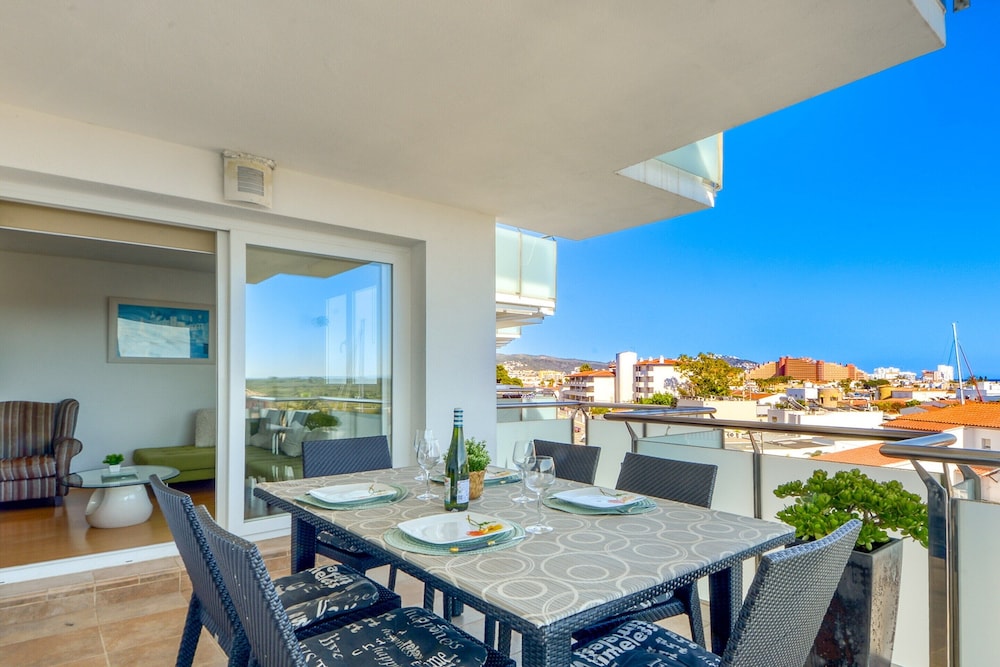 Apartment in Roses Near Santa Margarita Beach