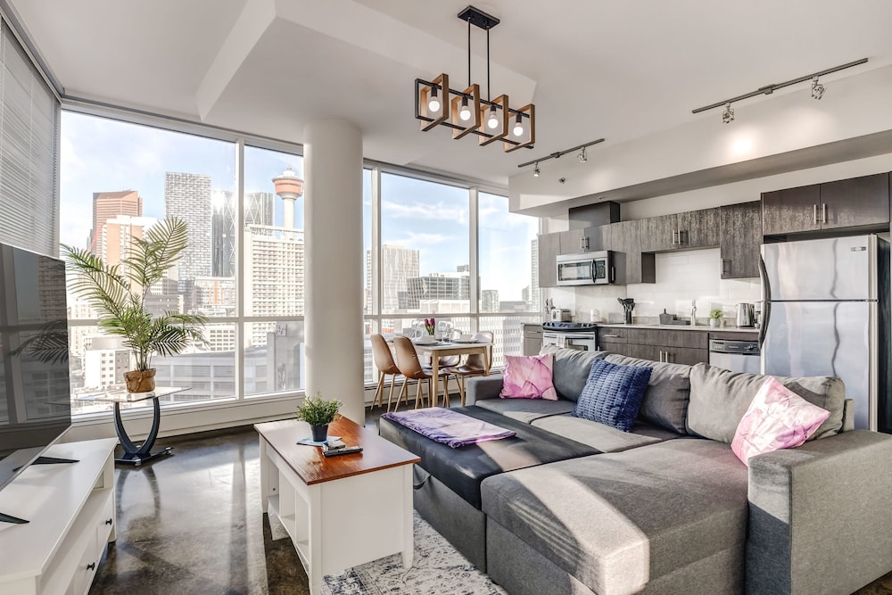 Luxury 2BR Condo - Downtown City Views - Image 2