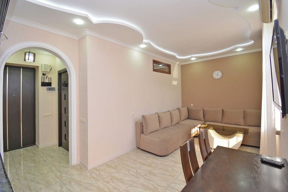 Apartment by Luxe Group AM104