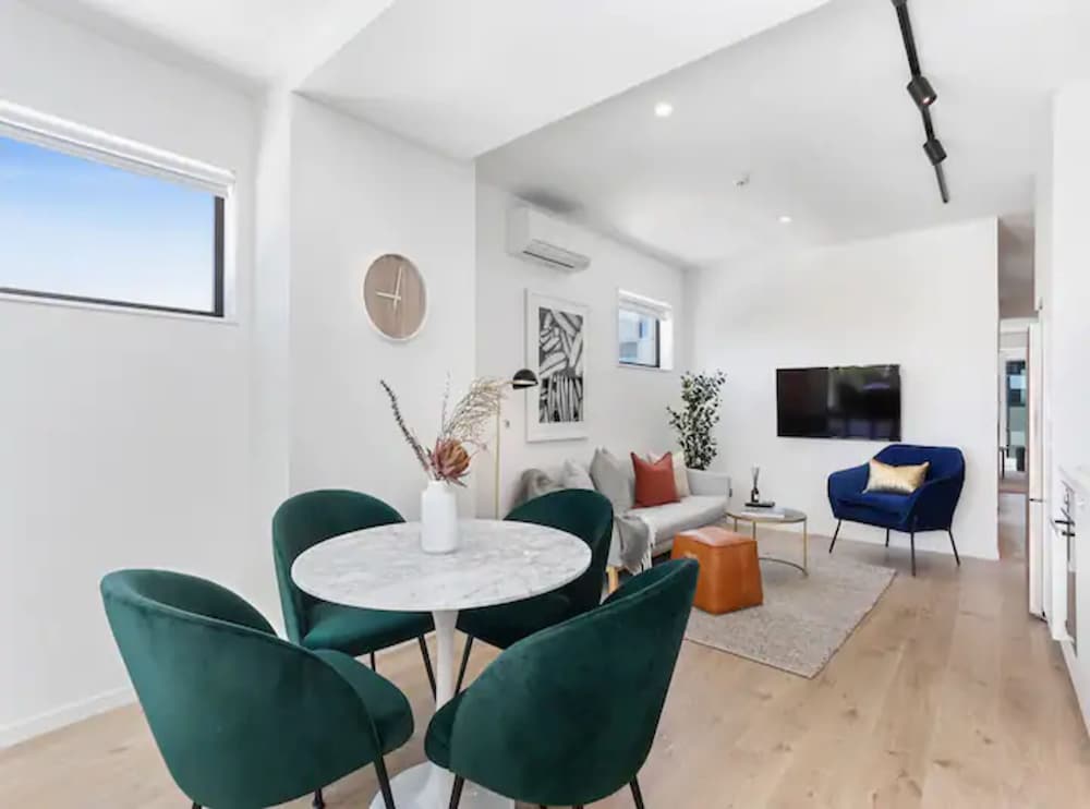 Stunning Modern 2BR -Perfect Location Zodiak Stays view 4