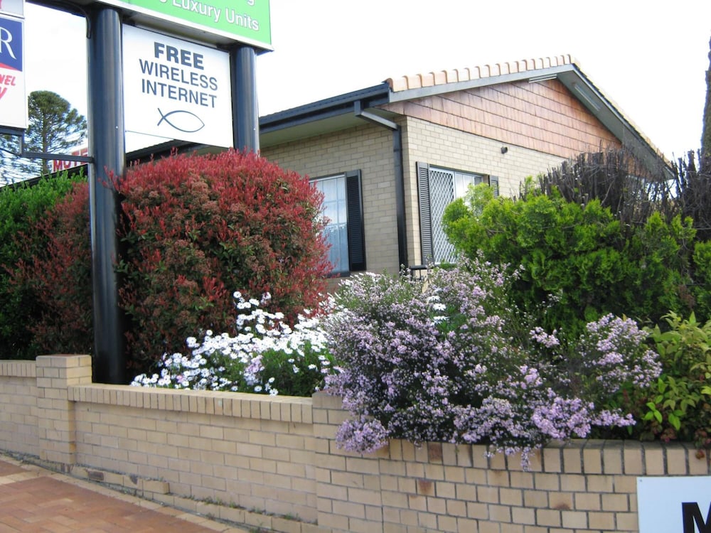 Settlers Motor Inn