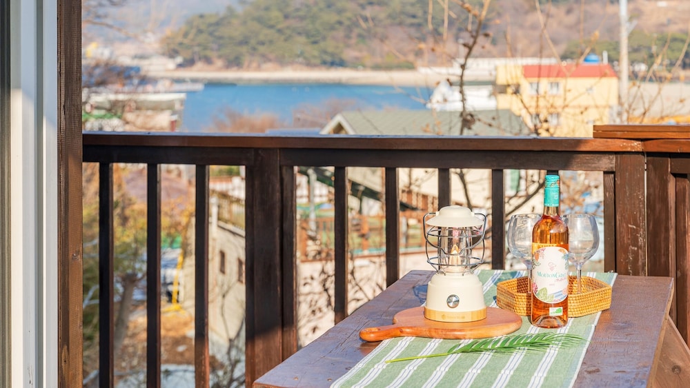 Geoje Come and Stay Pension