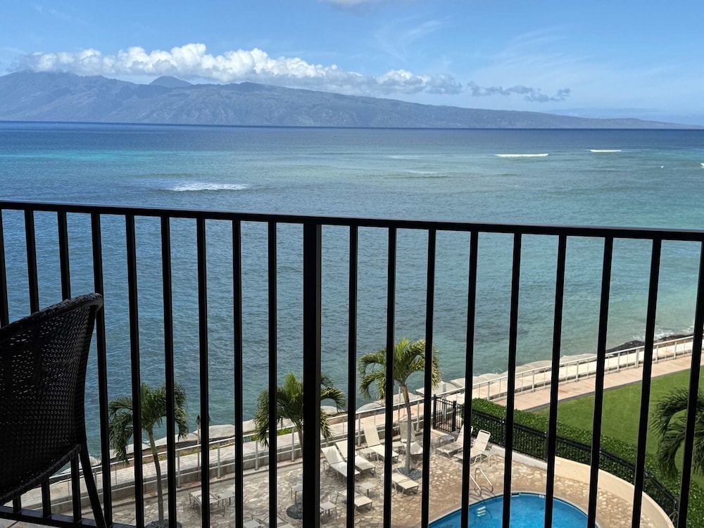 Whale Watching From Your Lanai - Tropical Oceanfront 2-2 in West Maui