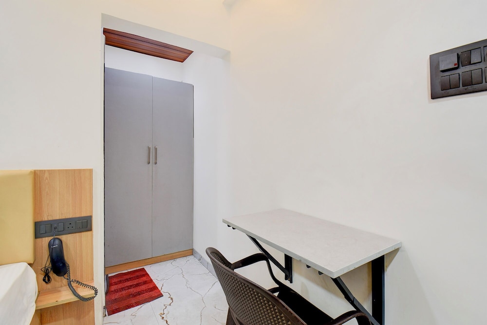 Fabhotel Delight Inn
