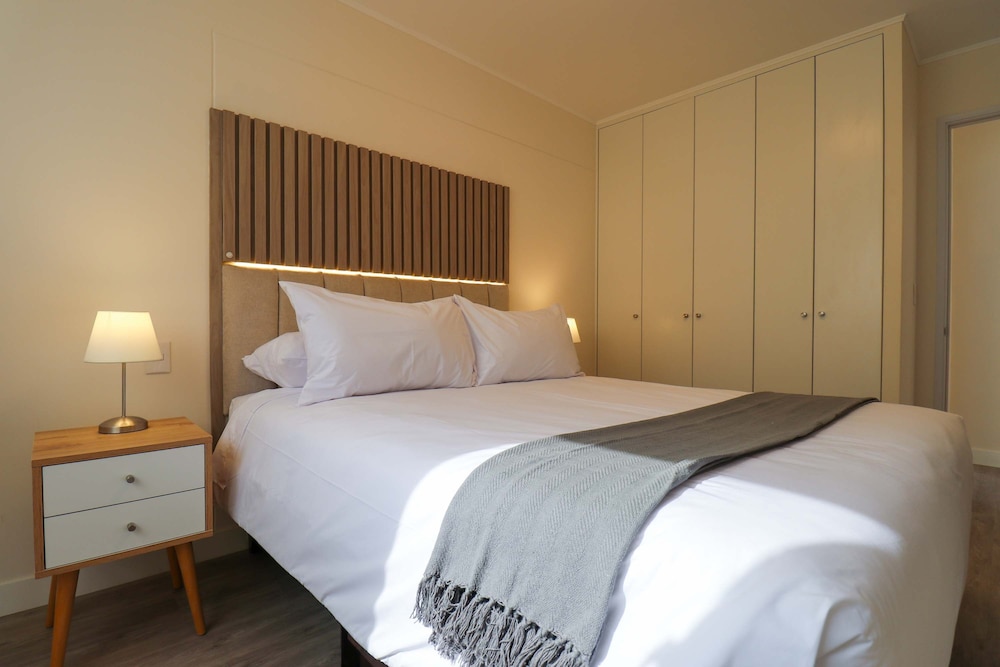 w Stylish 1BR w Balcony in Trendy Barranco