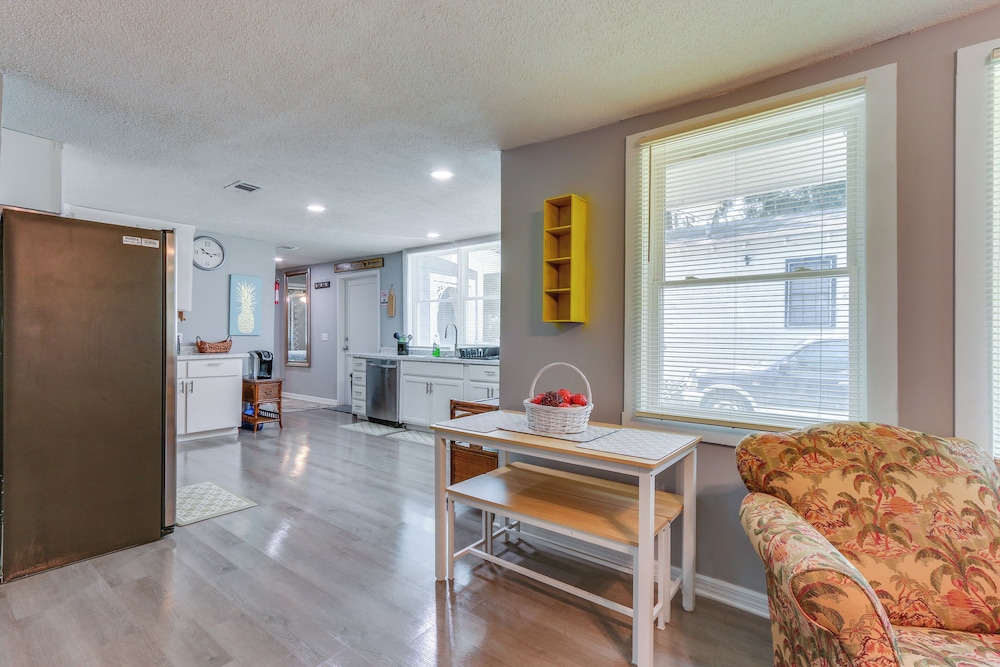 Beachy Home in Heart of Beaufort w/ Pool Access