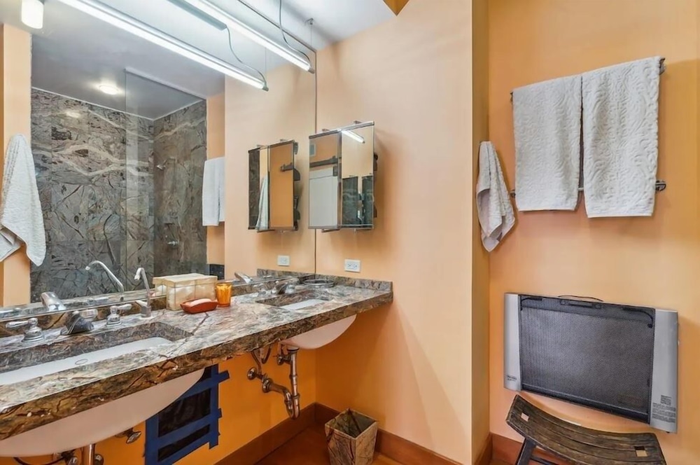 Surprisingly Unique 2br Urban Oasis W/ Sauna In Ny 2 Bedroom Home