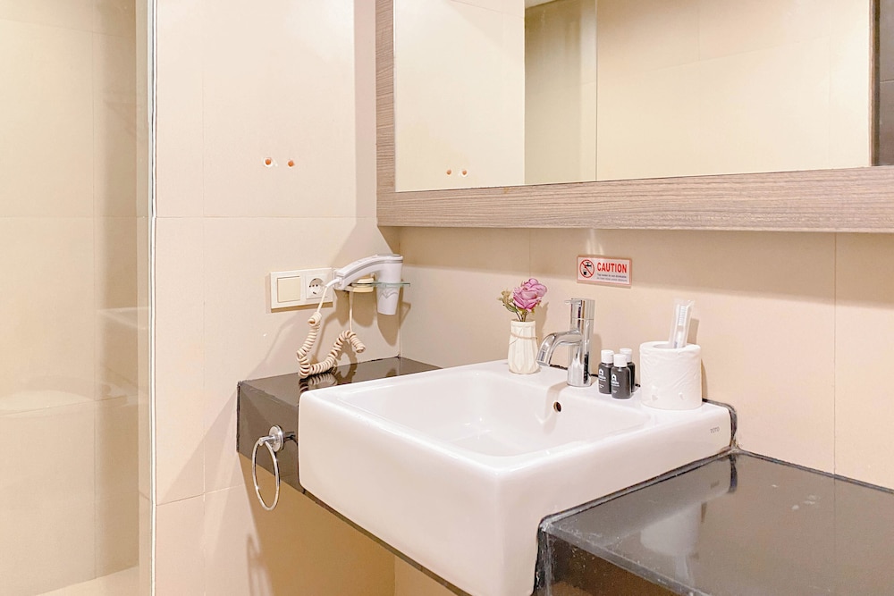 Comfy Studio (No Kitchen) At Apartment Grand Palace Kemayoran