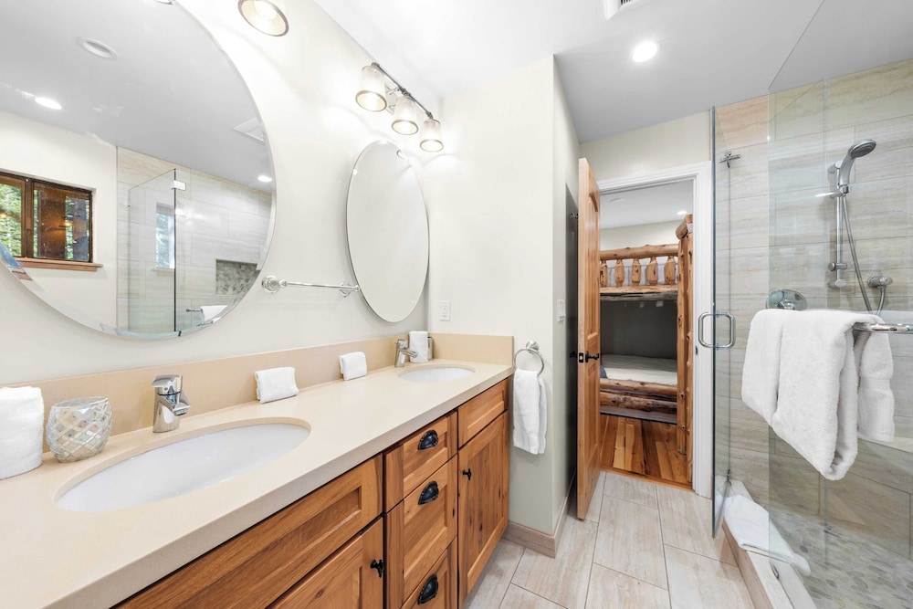 Secluded Incline Village Stay w/ Deck Near Diamond Peak & Lake Cloud 9 and 1/2 by Avantstay