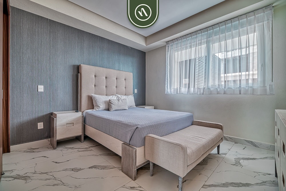 2BR Condo With Private Balcony - Padel Court