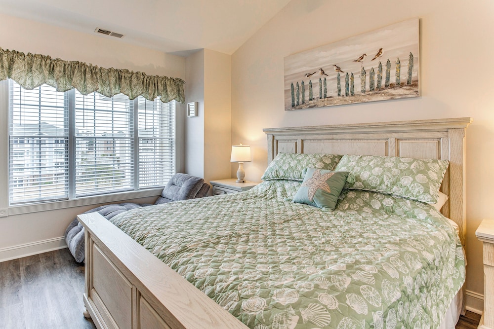 3 Mi to Myrtle Beach: Condo w/ Pool Access
