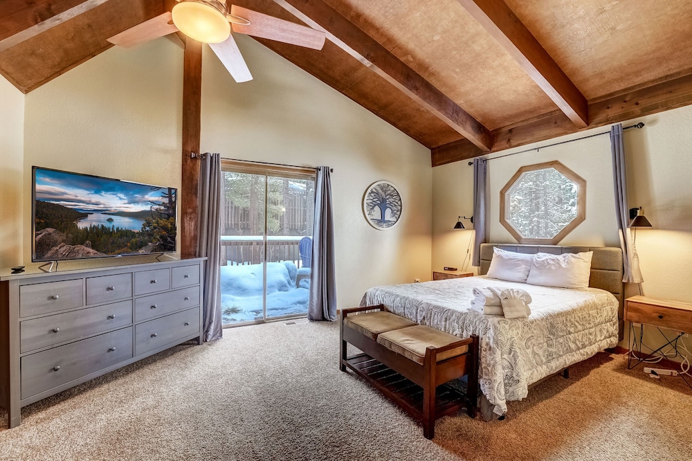 Cold Creek Chalet - Hot tub & Movie Room view 2