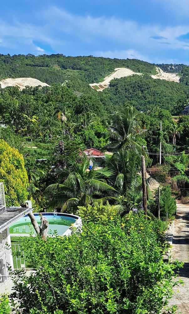 Montego Bay - Hillside Retreat