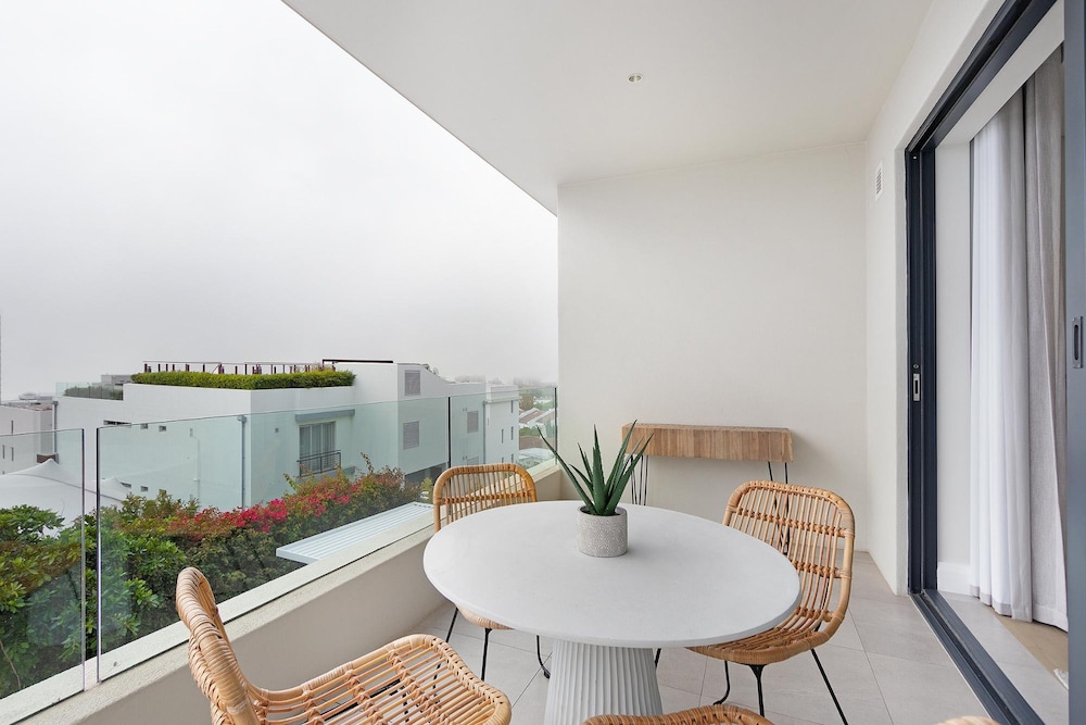 Alluring 2bed Apt w Sea Mountain Views Marlo Vale