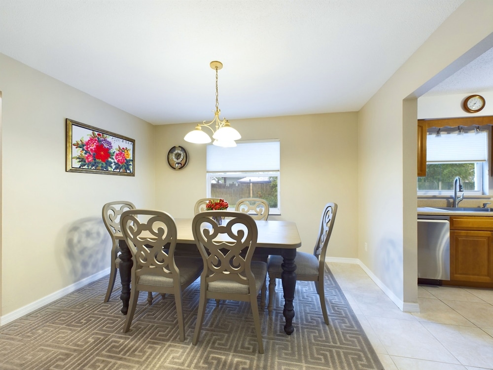 Cozy 4 Bedroom Home on Merritt Island