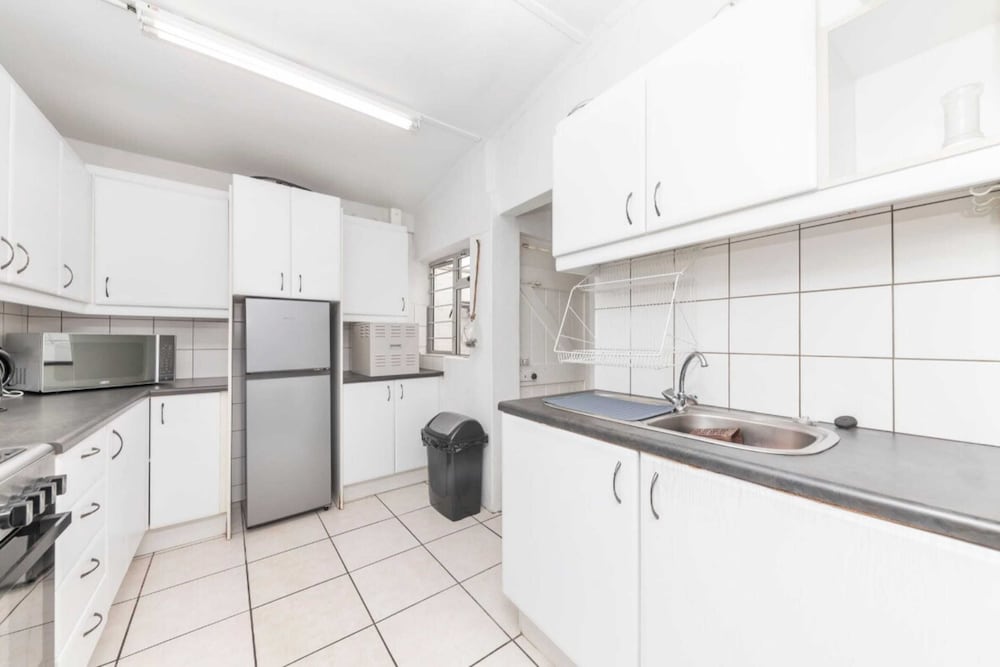 Peaceful 1BD Flat w/ Private Gardenrondebosch