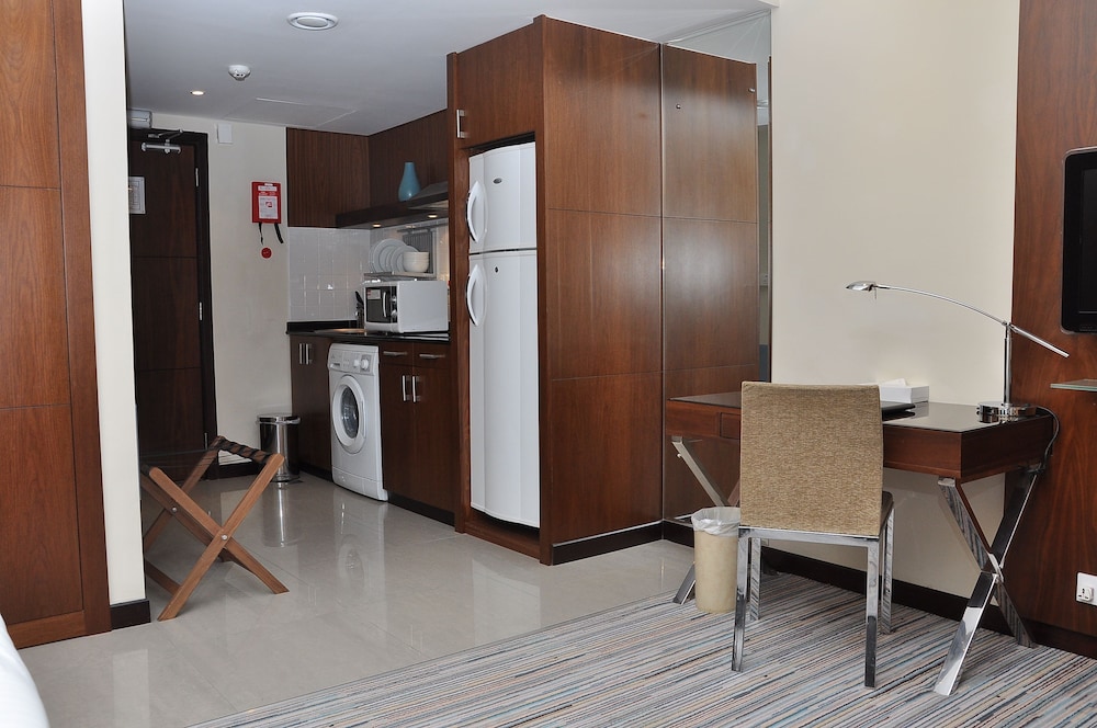 Abu Dhabi Vacations - Phoenix Plaza Hotel Apartments - Property Image 44