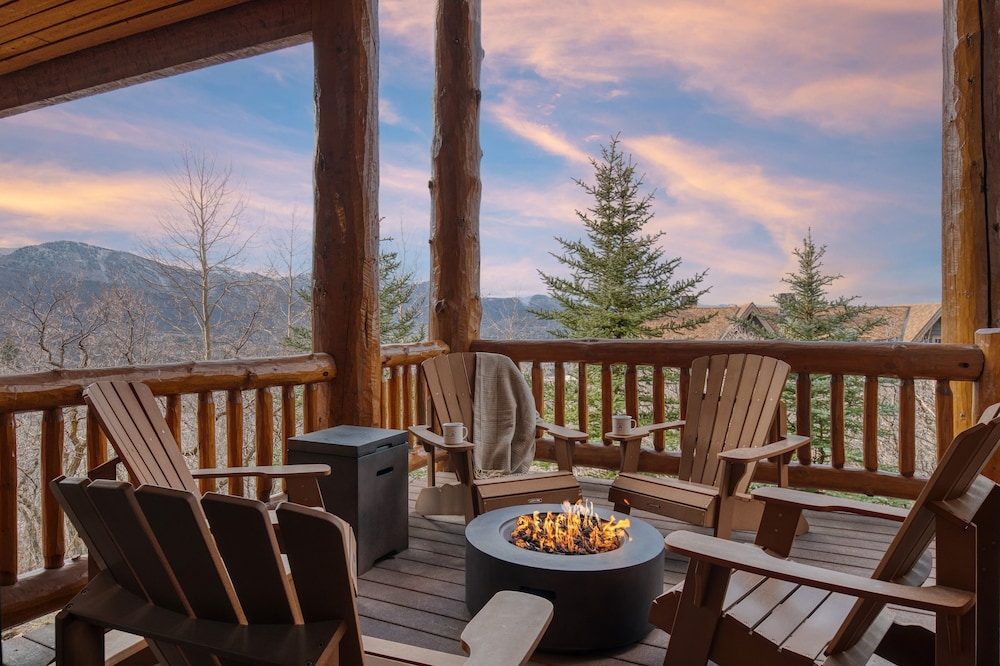 High Meadow by Avantstay Alpine Views w Indoor Pool Hot Tub Open Floor Plan