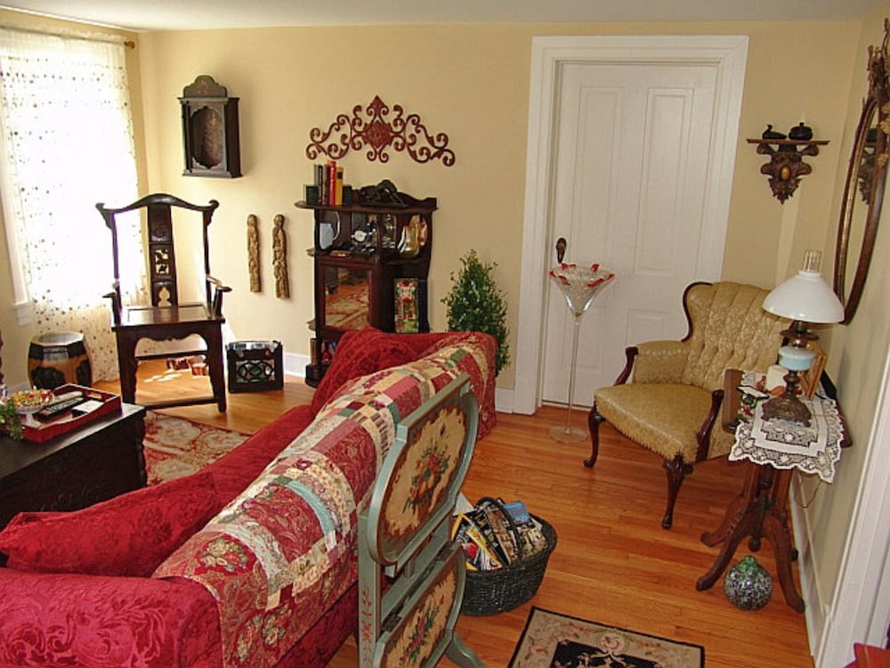 Lexington Vacations - Frog Hollow Bed and Breakfast - Property Image 8
